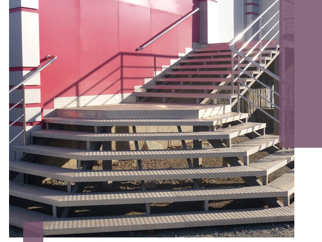 Лестницы для магазина в Ржеве — изготовление и монтаж