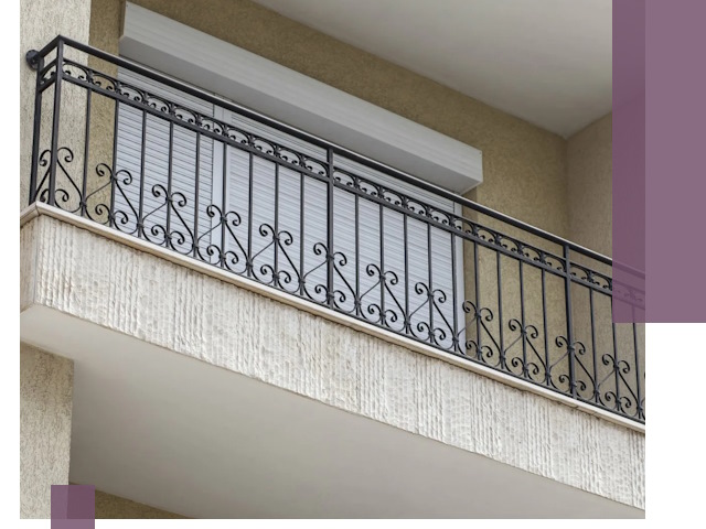 Балконные ограждения из металла и стекла в Ржеве для домов