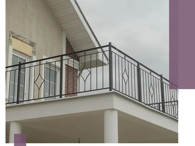 Изготовление балконных ограждений в Ржеве из металла и стекла